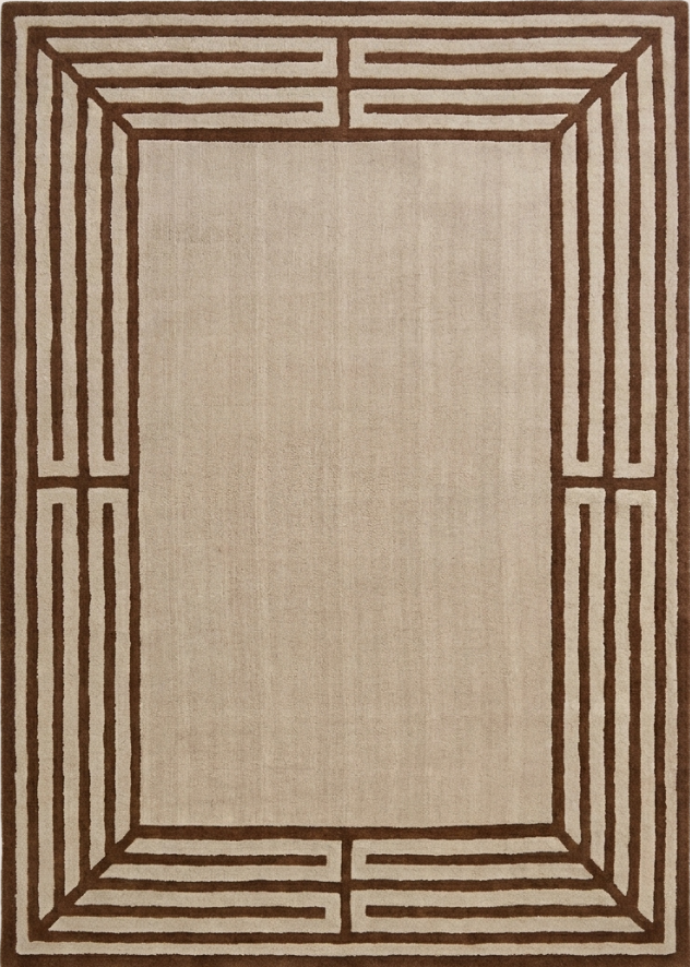 alfombra beige y marrón, guardilla, diseño sobrio geométrico clásico