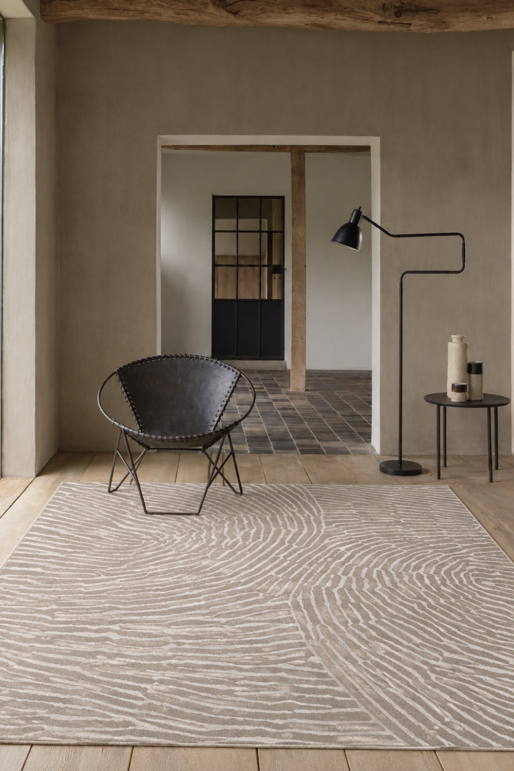 Alfombra Brume Duvet de la Colección Versalles en sala decorada